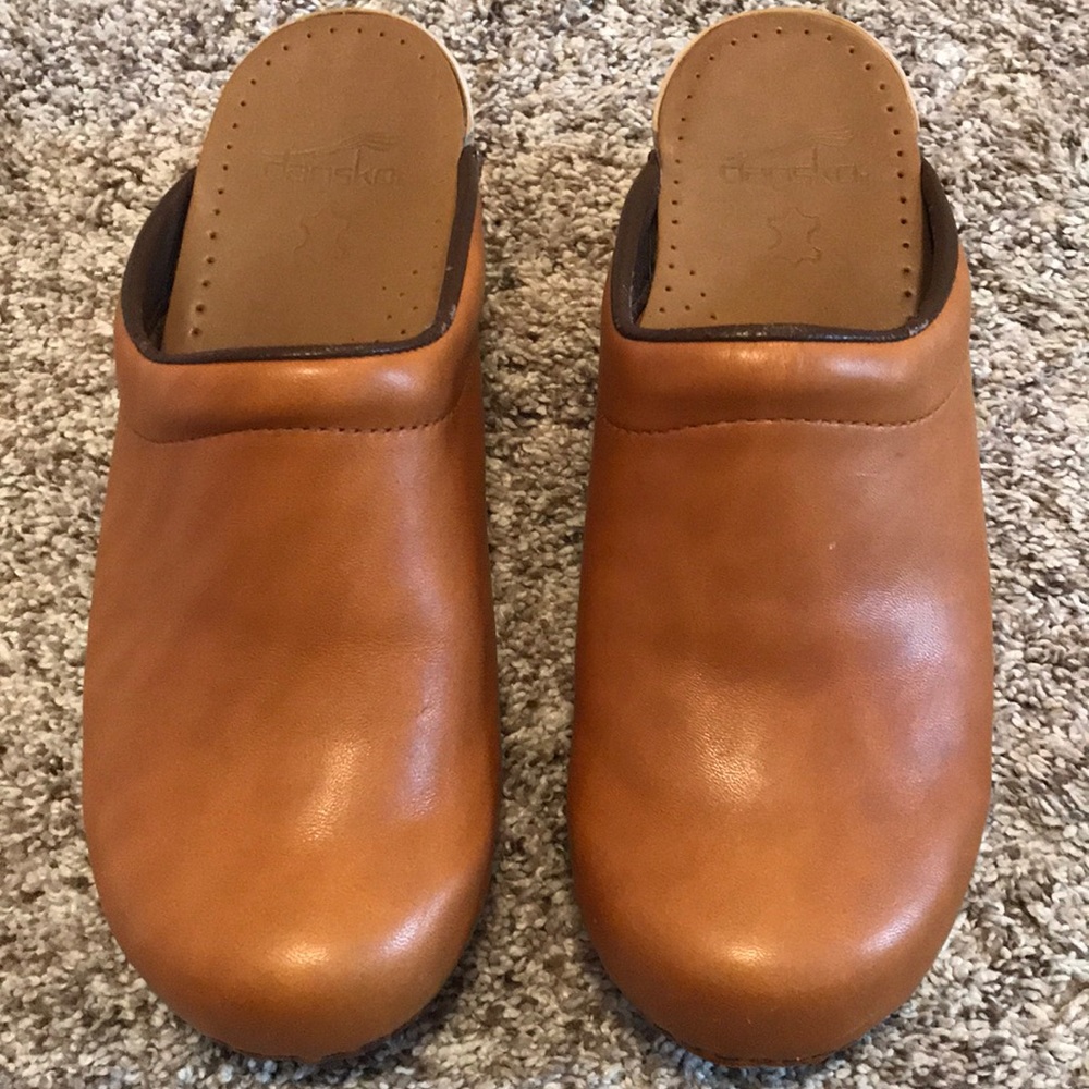 Beautiful honey Dansko clog size 39
